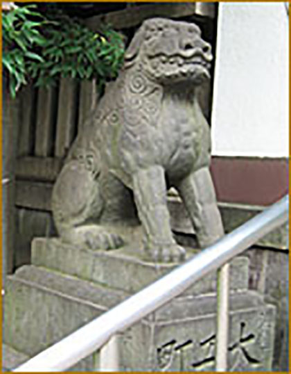 富岡八幡宮の狛犬（左）